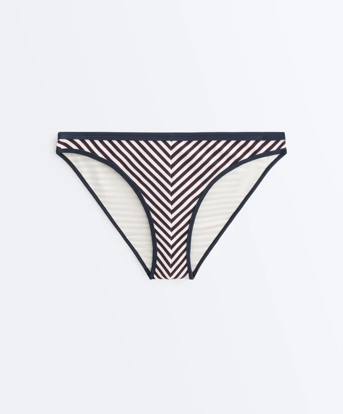 Klasyczne majtki bikini z teksturowanym paskiem Klasyczne majtki bikini z teksturowanym paskiem