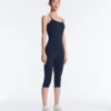 Kombinezon Comfortlux Capri z krzyżującymi się ramiączkami z tyłu Kombinezon Comfortlux Capri z krzyżującymi się ramiączkami z tyłu