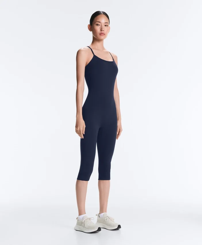 Kombinezon Comfortlux Capri z krzyżującymi się ramiączkami z tyłu Kombinezon Comfortlux Capri z krzyżującymi się ramiączkami z tyłu