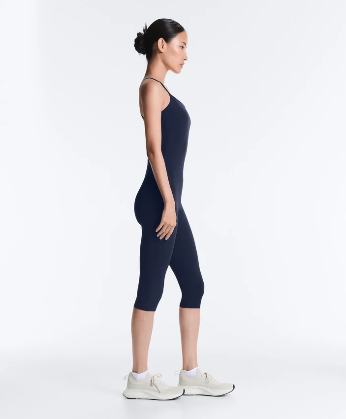 Kombinezon Comfortlux Capri z krzyżującymi się ramiączkami z tyłu Kombinezon Comfortlux Capri z krzyżującymi się ramiączkami z tyłu