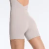 Kontrastowy kombinezon Compressive z krótkimi szortami Kontrastowy kombinezon Compressive z krótkimi szortami
