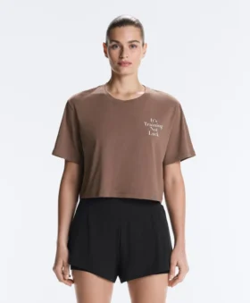 Krótki T-shirt z napisem z mieszanki bawełny o prostym kroju Krótki T-shirt z napisem z mieszanki bawełny o prostym kroju