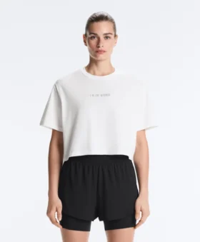 Krótki T-shirt z napisem z mieszanki bawełny o prostym kroju Krótki T-shirt z napisem z mieszanki bawełny o prostym kroju