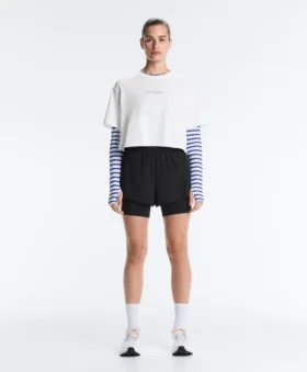 Krótki T-shirt z napisem z mieszanki bawełny o prostym kroju Krótki T-shirt z napisem z mieszanki bawełny o prostym kroju