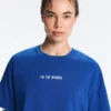 Krótki T-shirt z napisem z mieszanki bawełny o prostym kroju