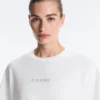 Krótki T-shirt z napisem z mieszanki bawełny o prostym kroju