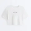 Krótki T-shirt z napisem z mieszanki bawełny o prostym kroju