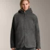 Kurtka oversize z imitacji kożucha z kapturem wyściełanym sztucznym futrem Kurtka oversize z imitacji kożucha z kapturem wyściełanym sztucznym futrem