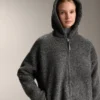 Kurtka oversize z imitacji kożucha z kapturem wyściełanym sztucznym futrem Kurtka oversize z imitacji kożucha z kapturem wyściełanym sztucznym futrem