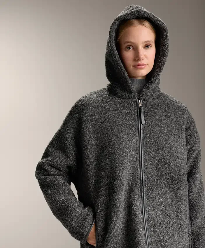 Kurtka oversize z imitacji kożucha z kapturem wyściełanym sztucznym futrem Kurtka oversize z imitacji kożucha z kapturem wyściełanym sztucznym futrem