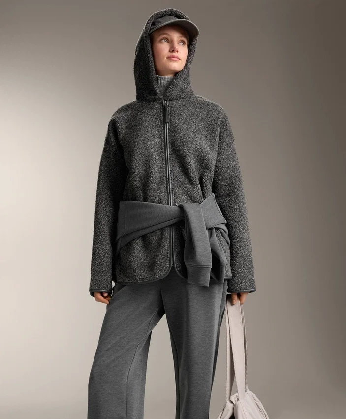 Kurtka oversize z imitacji kożucha z kapturem wyściełanym sztucznym futrem Kurtka oversize z imitacji kożucha z kapturem wyściełanym sztucznym futrem