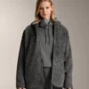 Kurtka oversize z imitacji kożucha z kapturem wyściełanym sztucznym futrem Kurtka oversize z imitacji kożucha z kapturem wyściełanym sztucznym futrem