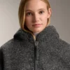 Kurtka oversize z imitacji kożucha z kapturem wyściełanym sztucznym futrem Kurtka oversize z imitacji kożucha z kapturem wyściełanym sztucznym futrem