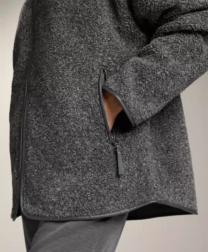 Kurtka oversize z imitacji kożucha z kapturem wyściełanym sztucznym futrem Kurtka oversize z imitacji kożucha z kapturem wyściełanym sztucznym futrem