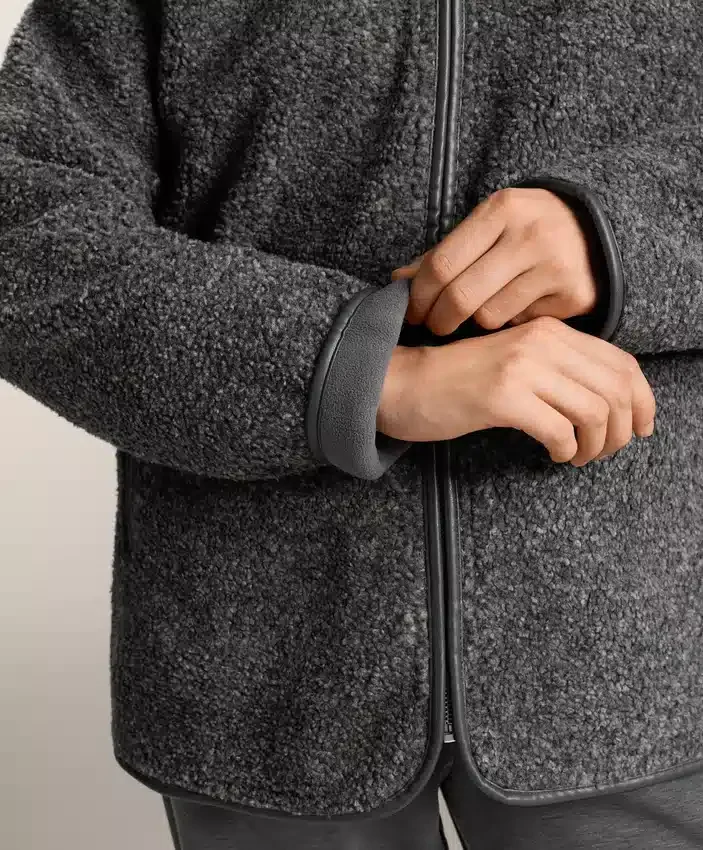 Kurtka oversize z imitacji kożucha z kapturem wyściełanym sztucznym futrem Kurtka oversize z imitacji kożucha z kapturem wyściełanym sztucznym futrem