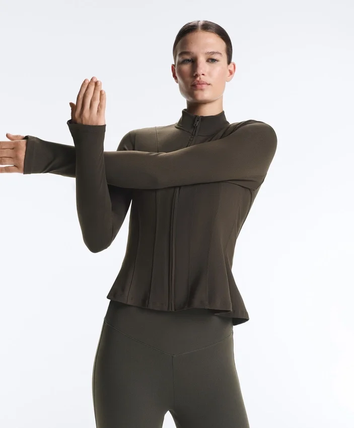 Kurtka techniczna Evermove z falbaną Kurtka techniczna Evermove z falbaną