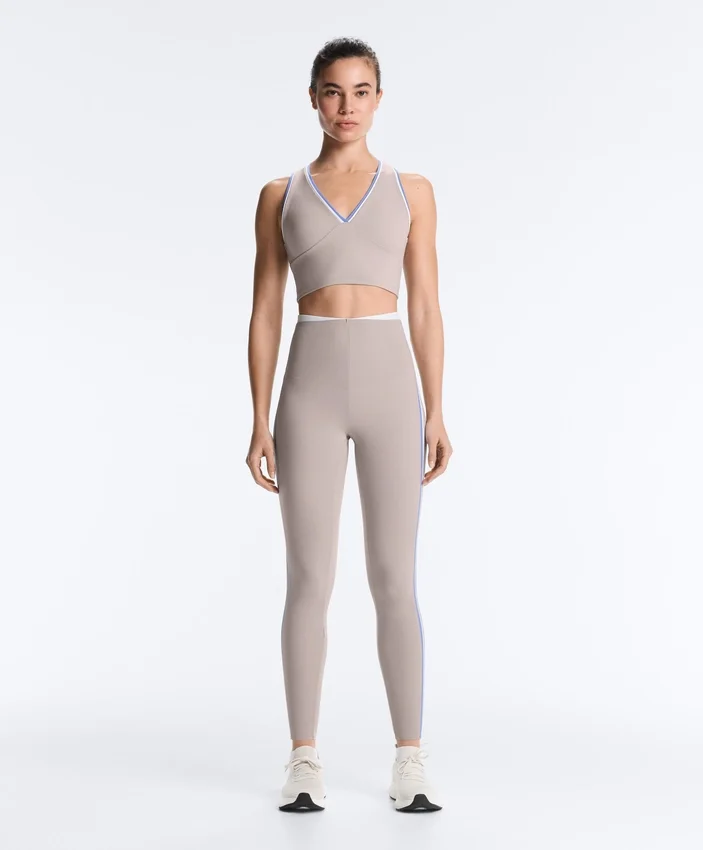 Legginsy kompresyjne z wysokim stanem i kontrastowymi wykończeniami, sięgające do kostek Legginsy kompresyjne z wysokim stanem i kontrastowymi wykończeniami, sięgające do kostek