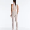 Legginsy kompresyjne z wysokim stanem i kontrastowymi wykończeniami, sięgające do kostek Legginsy kompresyjne z wysokim stanem i kontrastowymi wykończeniami, sięgające do kostek