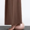 Lekkie spodnie z szerokimi nogawkami i zaszewkami Lekkie spodnie z szerokimi nogawkami i zaszewkami