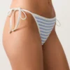 Majtki bikini o średnim stopniu zakrycia z wiązaniem, z teksturowanego materiału w paski Majtki bikini o średnim stopniu zakrycia z wiązaniem, z teksturowanego materiału w paski
