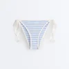 Majtki bikini o średnim stopniu zakrycia z wiązaniem, z teksturowanego materiału w paski Majtki bikini o średnim stopniu zakrycia z wiązaniem, z teksturowanego materiału w paski