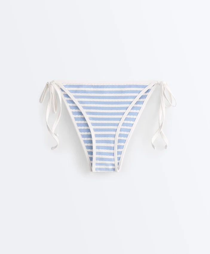 Majtki bikini o średnim stopniu zakrycia z wiązaniem, z teksturowanego materiału w paski Majtki bikini o średnim stopniu zakrycia z wiązaniem, z teksturowanego materiału w paski