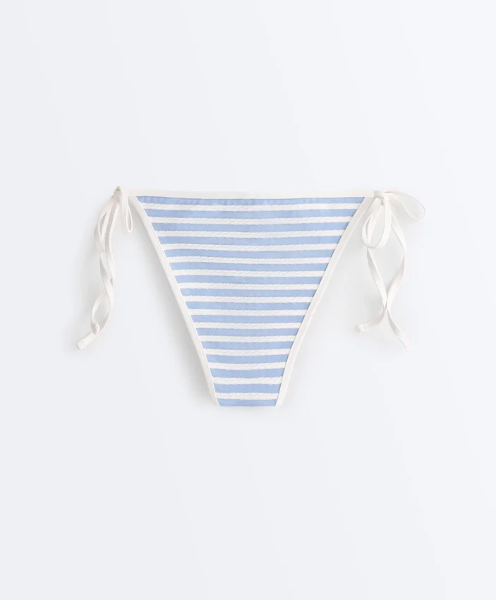 Majtki bikini o średnim stopniu zakrycia z wiązaniem, z teksturowanego materiału w paski Majtki bikini o średnim stopniu zakrycia z wiązaniem, z teksturowanego materiału w paski