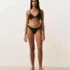 Majtki bikini o średnim stopniu zakrycia z wycięciem w kształcie litery U i lamówką
