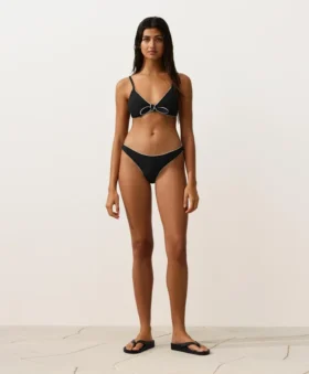 Majtki bikini o średnim stopniu zakrycia z wycięciem w kształcie litery U i lamówką