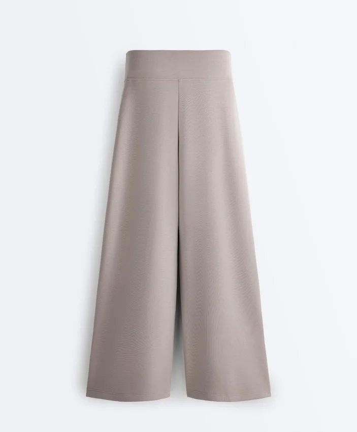 Miękkie w dotyku spodnie z modalu z szerokimi nogawkami i detalem w stylu gorsetu Miękkie w dotyku spodnie z modalu z szerokimi nogawkami i detalem w stylu gorsetu
