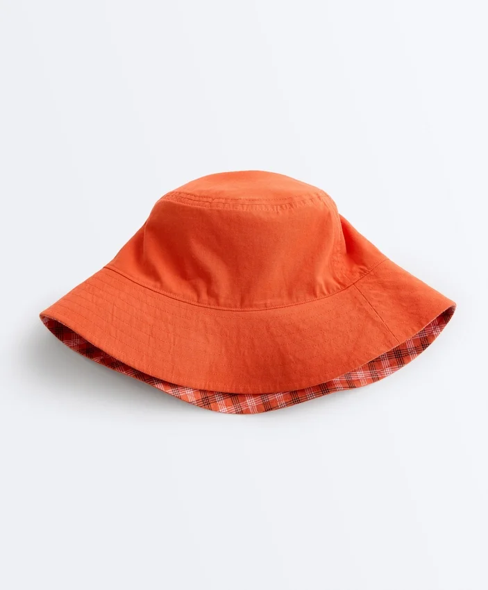 Odwracalny kapelusz typu bucket z mieszanki bawełny w kratkę Odwracalny kapelusz typu bucket z mieszanki bawełny w kratkę