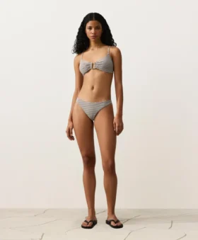 Pasiaste majtki bikini o średnim stopniu zakrycia z wycięciem w kształcie litery U