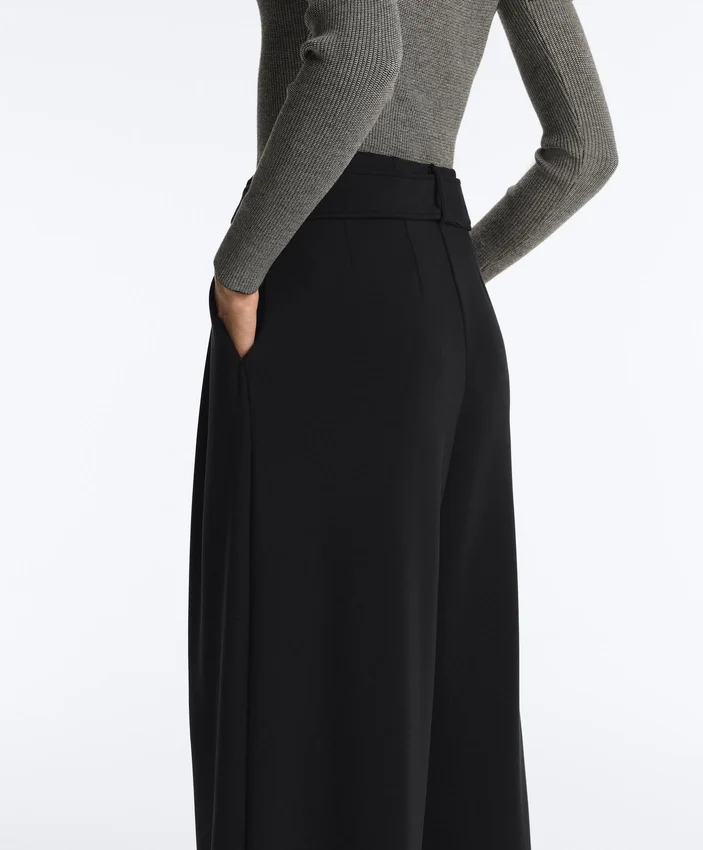 Soft Touch Modal Wide-Leg Spodnie z plisami w pasie Soft Touch Modal Wide-Leg Spodnie z plisami w pasie