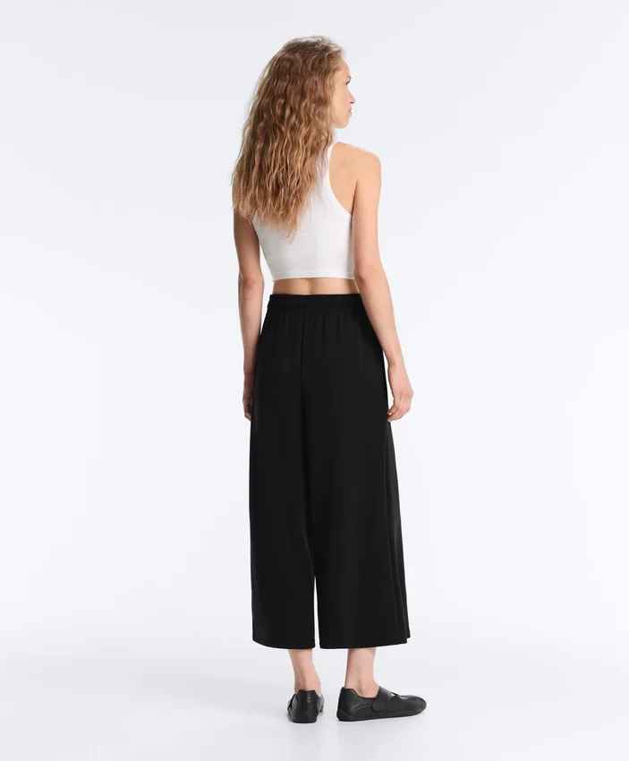 Soft Touch Wide-Leg Crop Spodnie z modalu Soft Touch Wide-Leg Crop Spodnie z modalu