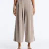 Soft Touch Wide-Leg Crop Spodnie z plisami i modalem Soft Touch Wide-Leg Crop Spodnie z plisami i modalem