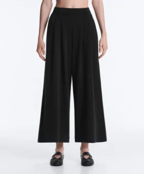 Soft Touch Wide-Leg Crop Spodnie z plisami i modalem Soft Touch Wide-Leg Crop Spodnie z plisami i modalem