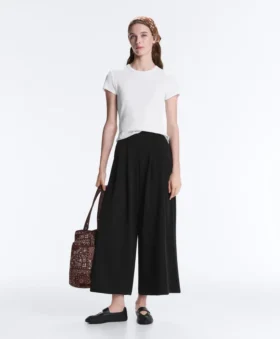 Soft Touch Wide-Leg Crop Spodnie z plisami i modalem Soft Touch Wide-Leg Crop Spodnie z plisami i modalem
