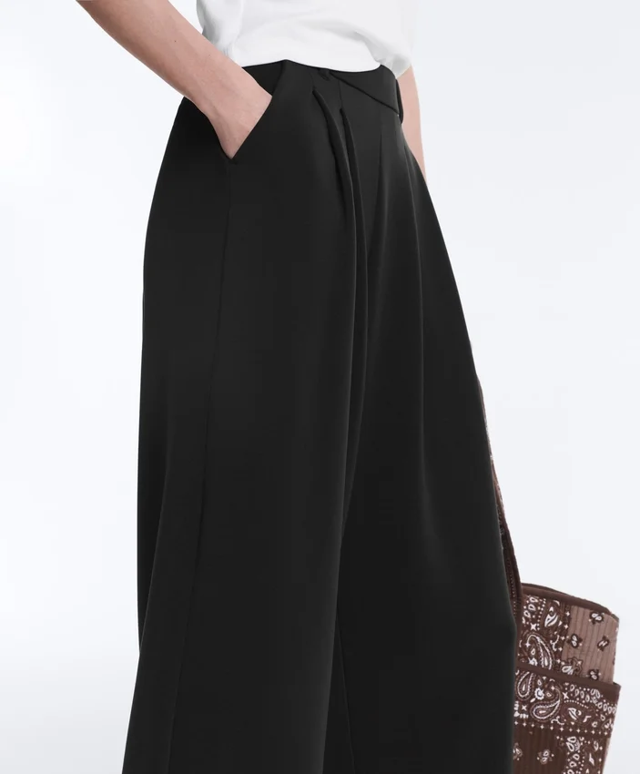 Soft Touch Wide-Leg Crop Spodnie z plisami i modalem Soft Touch Wide-Leg Crop Spodnie z plisami i modalem