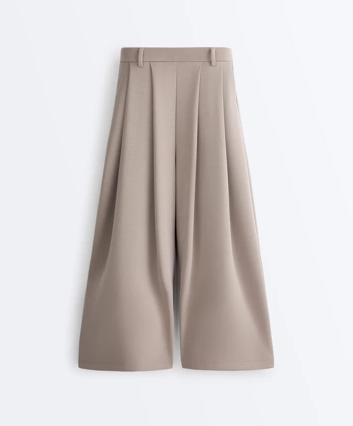 Soft Touch Wide-Leg Crop Spodnie z plisami i modalem Soft Touch Wide-Leg Crop Spodnie z plisami i modalem