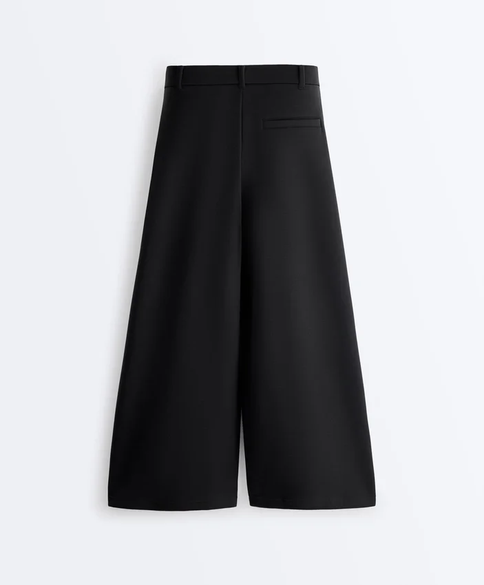 Soft Touch Wide-Leg Crop Spodnie z plisami i modalem Soft Touch Wide-Leg Crop Spodnie z plisami i modalem