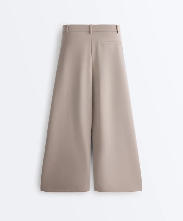 Soft Touch Wide-Leg Crop Spodnie z plisami i modalem Soft Touch Wide-Leg Crop Spodnie z plisami i modalem