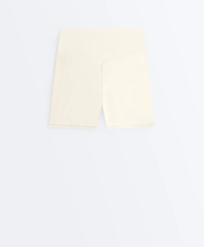 Spodnie Comfortlux z wysokim stanem i długością 10 cm z ażurowymi detalami Spodnie Comfortlux z wysokim stanem i długością 10 cm z ażurowymi detalami