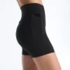 Spodnie typu hot pants z wysokim stanem i kieszenią Compressive o długości 10 cm Spodnie typu hot pants z wysokim stanem i kieszenią Compressive o długości 10 cm