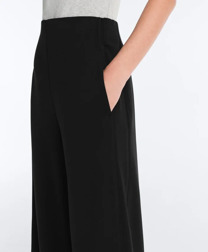 Spodnie z szerokimi nogawkami z miękkiego w dotyku modalu Soft Touch i z wykończeniem typu hemstitch Spodnie z szerokimi nogawkami z miękkiego w dotyku modalu Soft Touch i z wykończeniem typu hemstitch