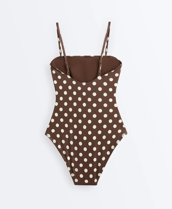 Stroje kąpielowe bandeau z pikowanej tkaniny w groszki Stroje kąpielowe bandeau z pikowanej tkaniny w groszki