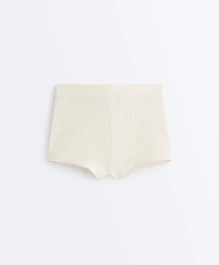 Szorty bikini z wysokim stanem z dzianiny szydełkowej o fakturze bąbelkowej Szorty bikini z wysokim stanem z dzianiny szydełkowej o fakturze bąbelkowej