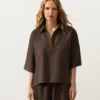 Szorty polo oversize z krótkim rękawem, wykonane w 100% z lnu Szorty polo oversize z krótkim rękawem, wykonane w 100% z lnu