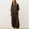 Szorty polo oversize z krótkim rękawem, wykonane w 100% z lnu Szorty polo oversize z krótkim rękawem, wykonane w 100% z lnu