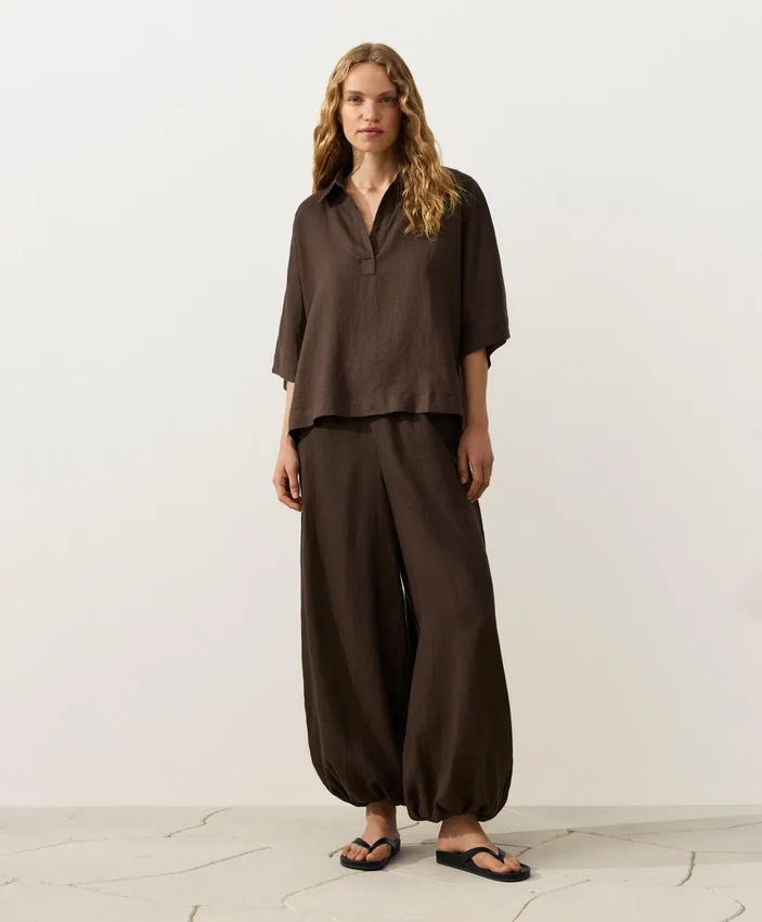 Szorty polo oversize z krótkim rękawem, wykonane w 100% z lnu Szorty polo oversize z krótkim rękawem, wykonane w 100% z lnu