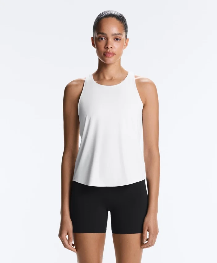 T-shirt Comfortlux z krzyżującymi się na plecach ramiączkami T-shirt Comfortlux z krzyżującymi się na plecach ramiączkami